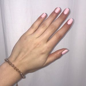 Beaded string bracelet with frills on either end